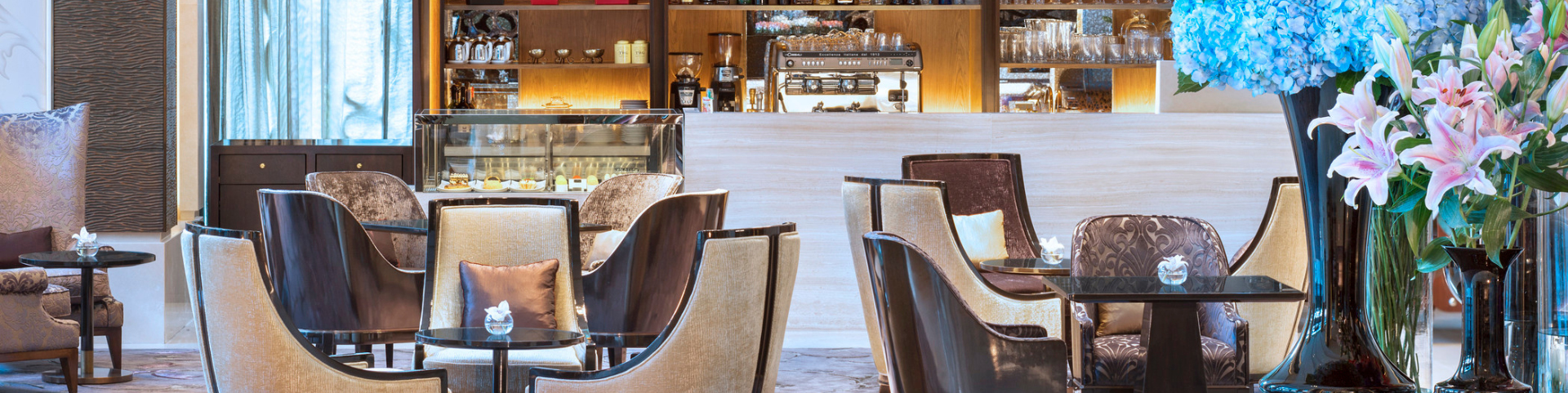 Exquisite Delicacies and Signature Cake 