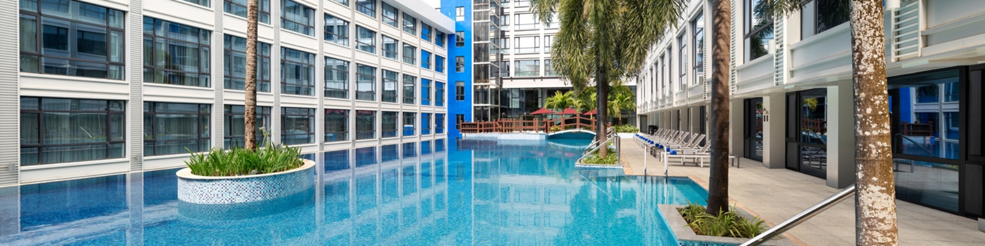 Hotels & Resorts