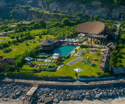 Roosterfish Beach Club